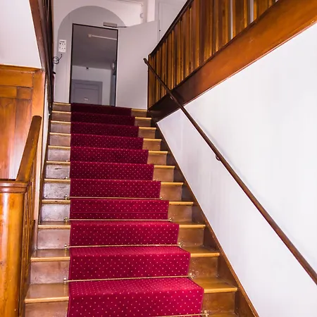 Chateau De Bossey 3*