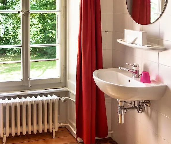 Otel Chateau De Bossey 3*