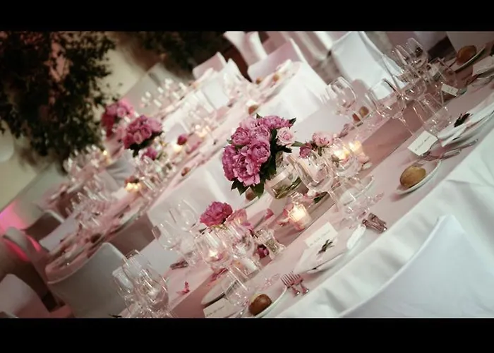 Chateau De Bossey 3*